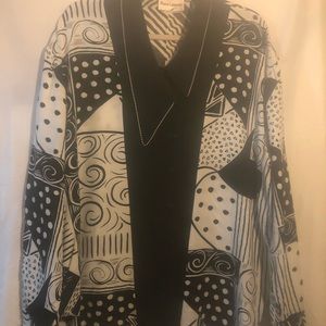 Women’s top w/abstract print, asymmetrical collar